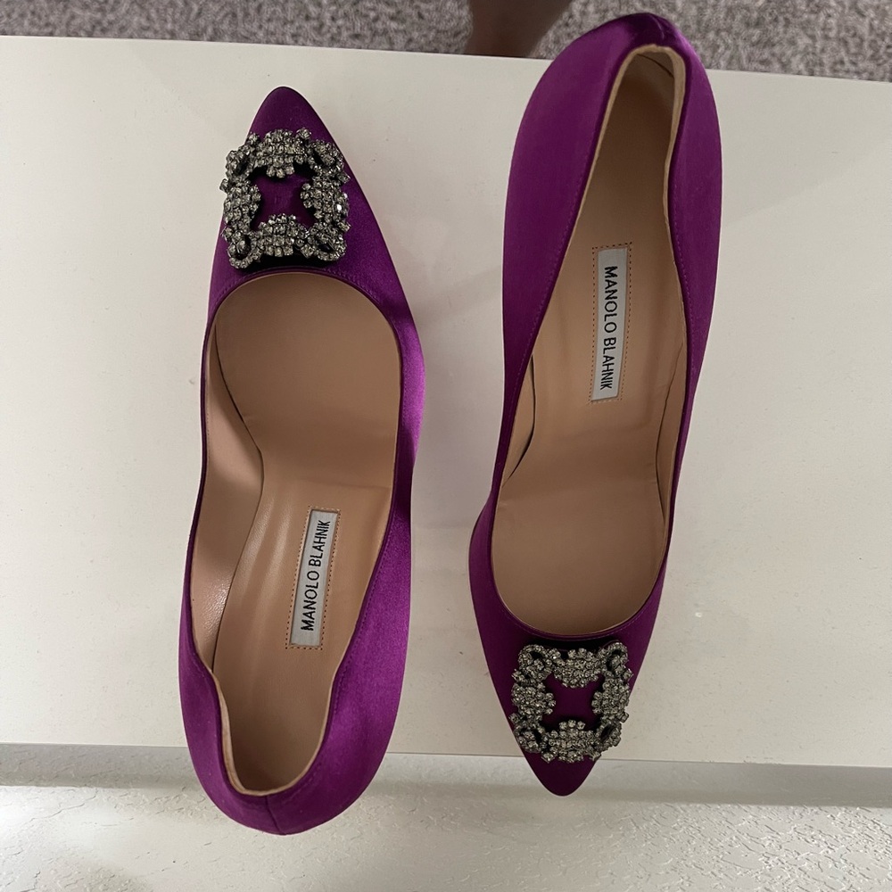 Brand new Manolo Blahnik 105mm never worn before. Runs size. Will fit US 11.
